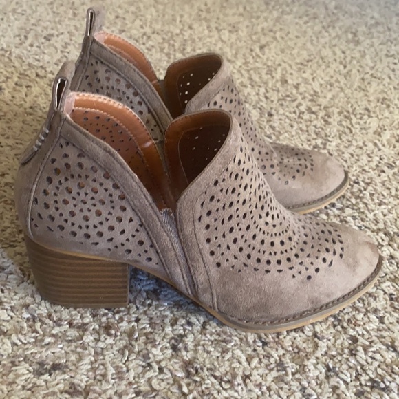 G.C. Shoes Suede Brown Cut Out Pattern Ankle Boots - Picture 2 of 6